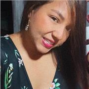 La docente de educación básica primaria imparte las clases en todas las materias